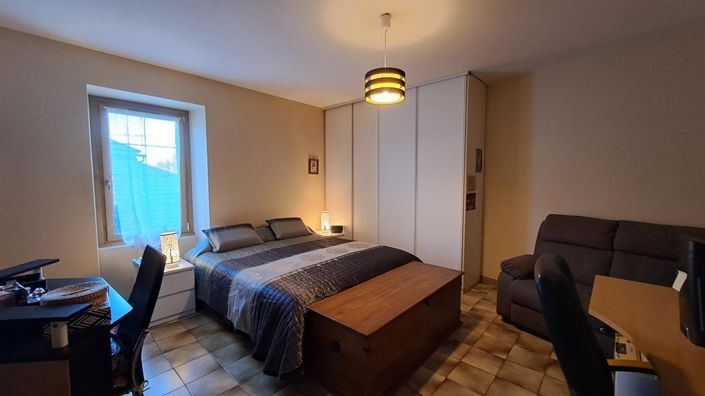 Image No.10-2 Bed House for sale