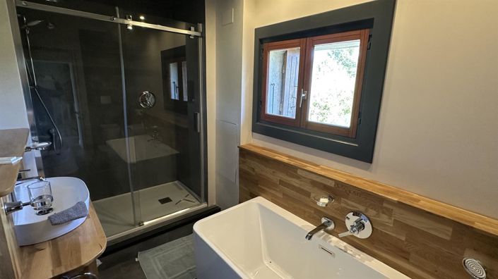 Image No.18-6 Bed House for sale