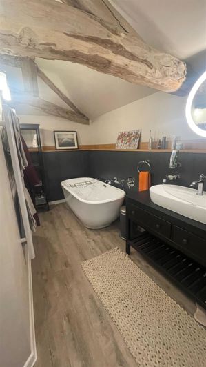 Image No.21-6 Bed House for sale