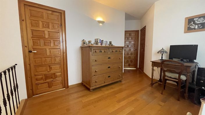 Image No.14-3 Bed House for sale