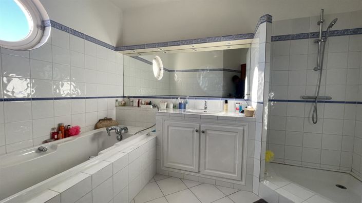 Image No.15-3 Bed House for sale