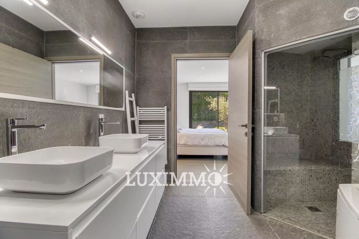 Image No.12-4 Bed House for sale