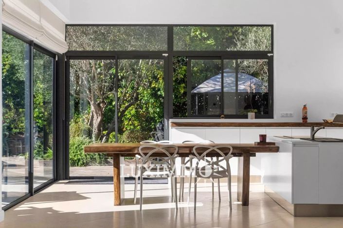 Image No.8-4 Bed House for sale