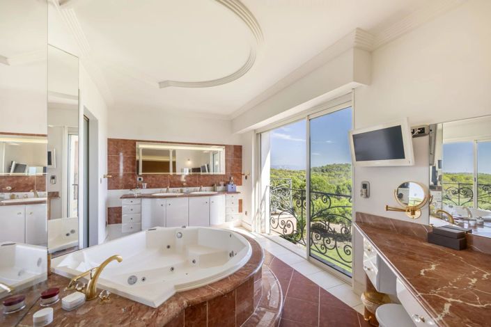 Image No.19-6 Bed House for sale