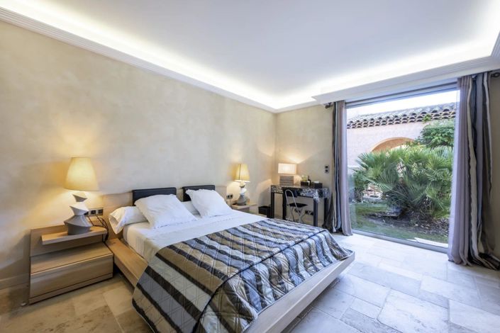 Image No.20-6 Bed House for sale