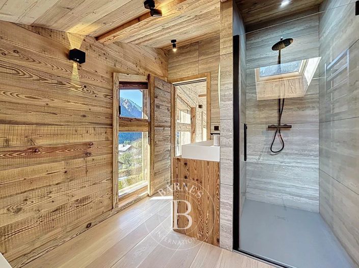 Image No.33-5 Bed House for sale