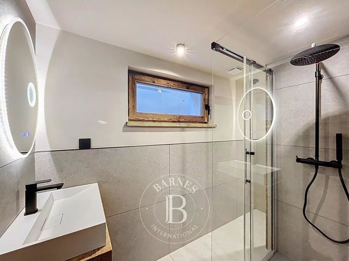 Image No.40-5 Bed House for sale