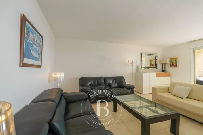 Image No.10-3 Bed Apartment for sale