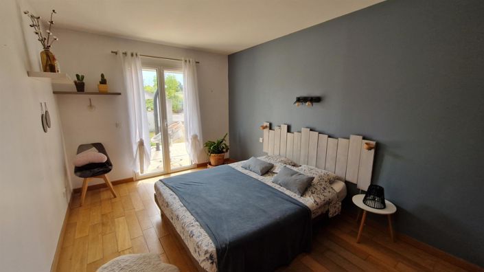 Image No.12-5 Bed House for sale