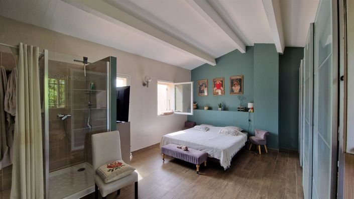 Image No.9-5 Bed House for sale