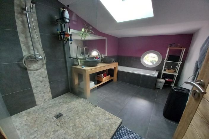 Image No.10-4 Bed House for sale