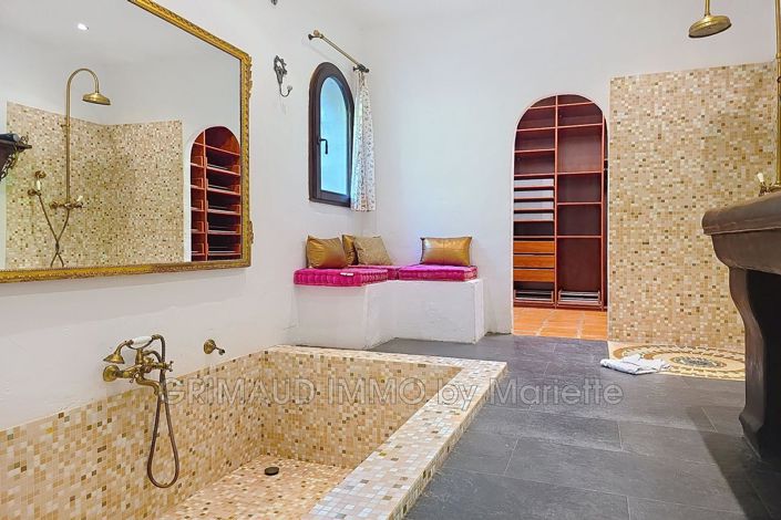 Image No.5-5 Bed House for sale