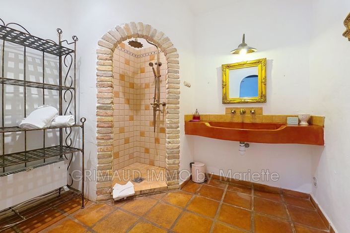 Image No.7-5 Bed House for sale