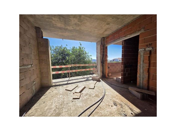 Image No.12-3 Bed House for sale