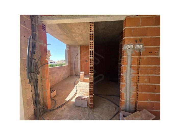 Image No.13-3 Bed House for sale