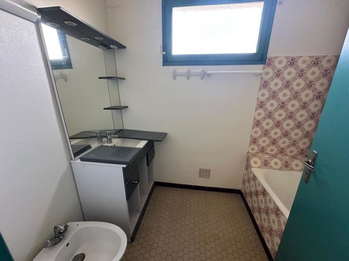 Image No.10-3 Bed House for sale