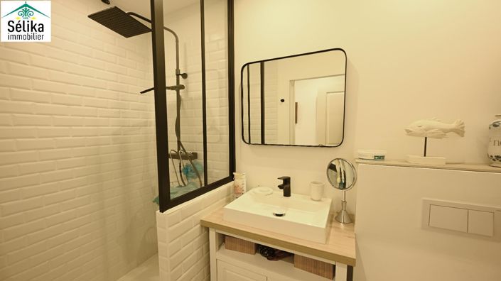 Image No.8-3 Bed House for sale