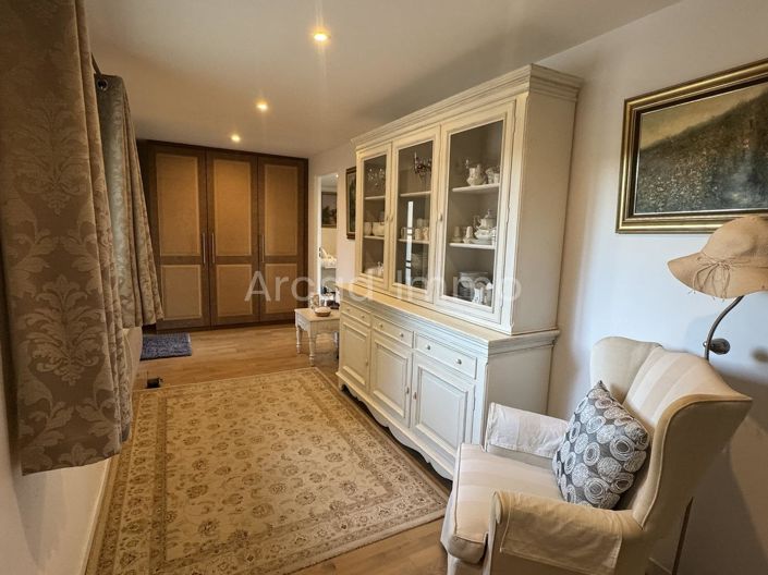 Image No.5-3 Bed House for sale