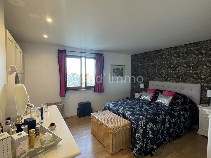 Image No.7-3 Bed House for sale