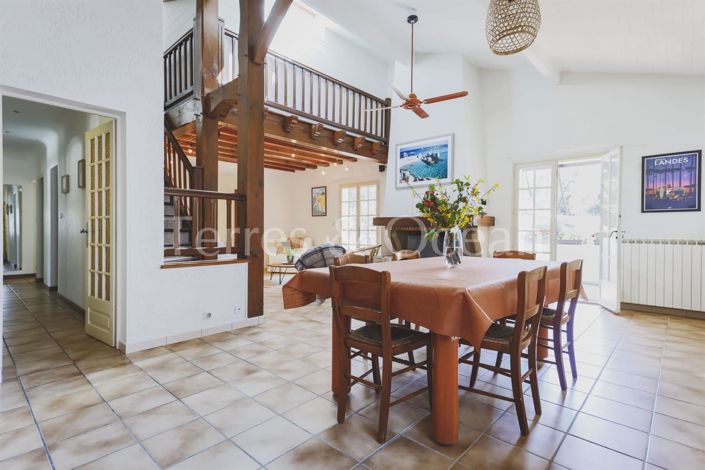 Image No.6-5 Bed House for sale