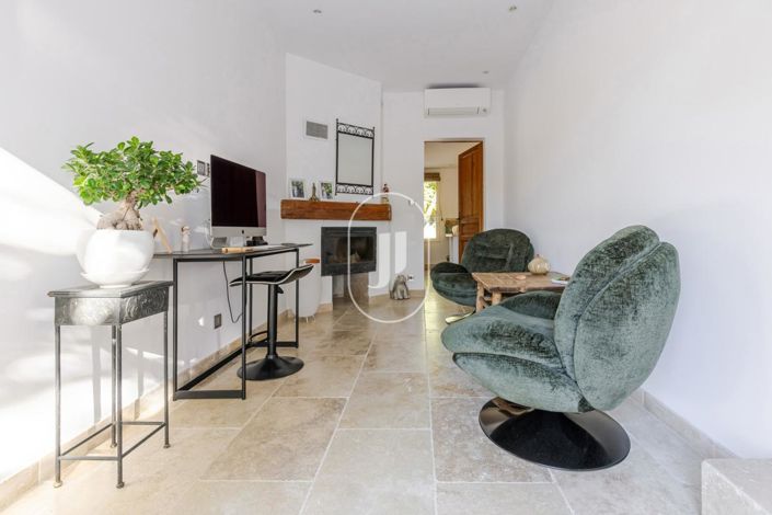 Image No.10-4 Bed House for sale