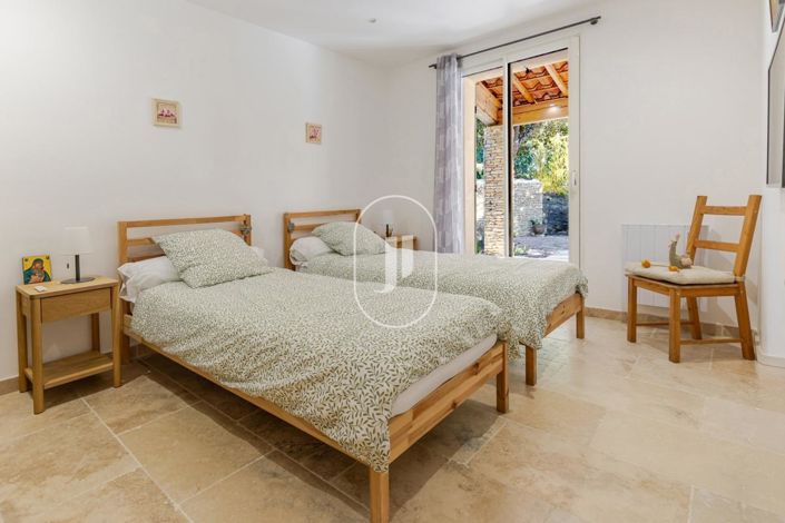 Image No.11-4 Bed House for sale