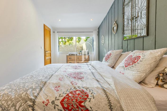 Image No.14-4 Bed House for sale