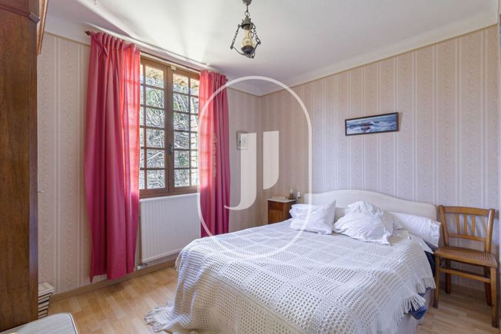 Image No.6-5 Bed House for sale