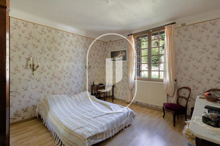 Image No.7-5 Bed House for sale