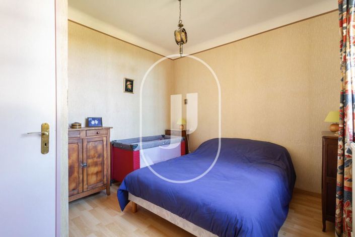 Image No.8-5 Bed House for sale