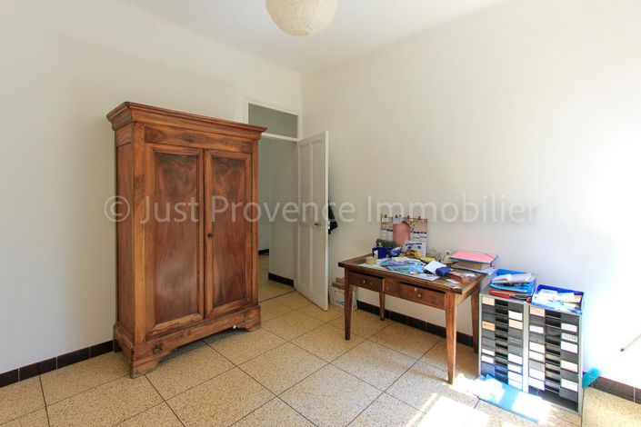 Image No.12-3 Bed House for sale