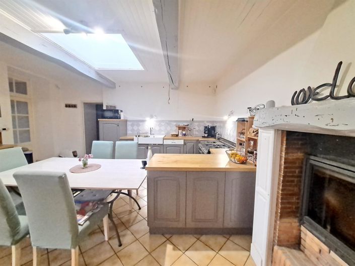 Image No.12-5 Bed House for sale