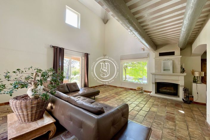 Image No.8-5 Bed House for sale