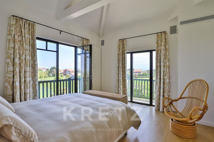 Image No.10-7 Bed House for sale