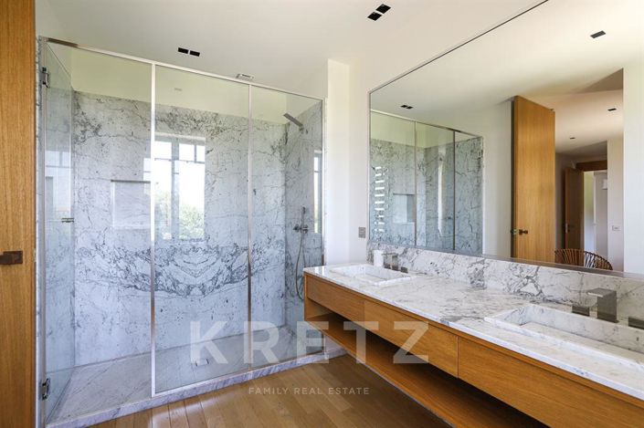 Image No.13-7 Bed House for sale