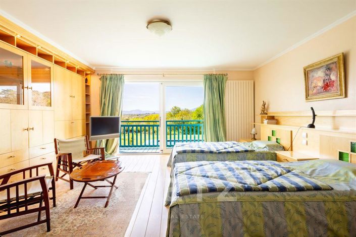 Image No.5-6 Bed House for sale