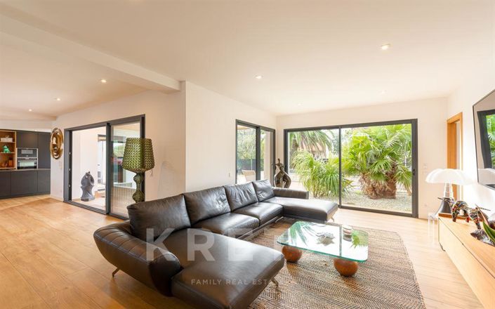 Image No.3-4 Bed House for sale