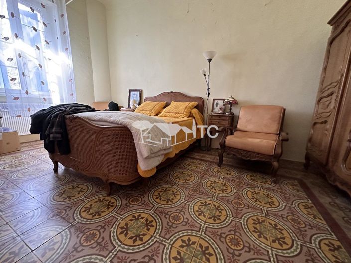 Image No.8-5 Bed House for sale