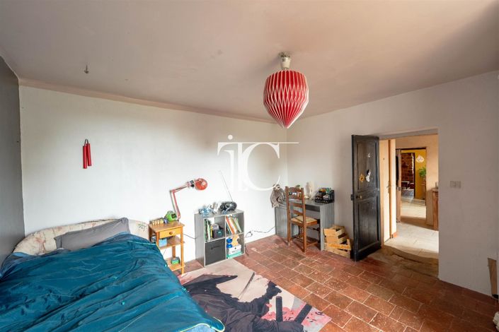 Image No.11-3 Bed House for sale