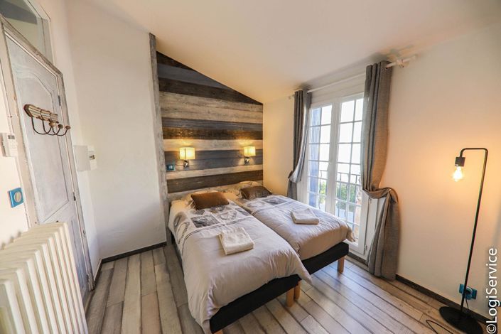 Image No.5-2 Bed House for sale