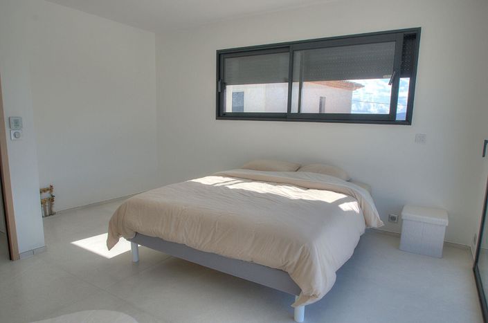 Image No.10-4 Bed House for sale