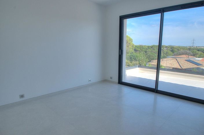 Image No.14-4 Bed House for sale