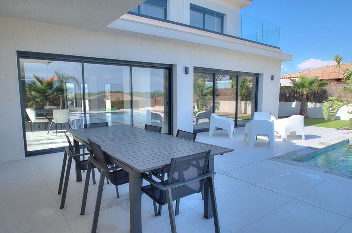 Image No.15-4 Bed House for sale