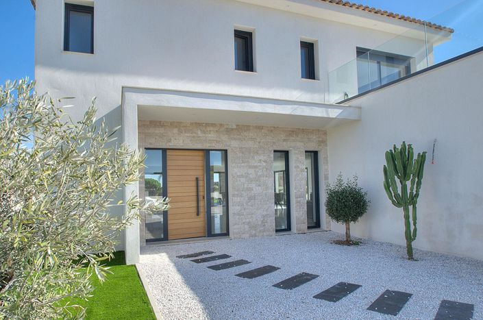 Image No.2-4 Bed House for sale