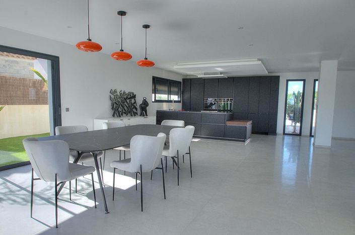 Image No.5-4 Bed House for sale