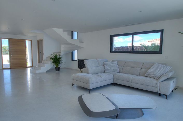 Image No.8-4 Bed House for sale