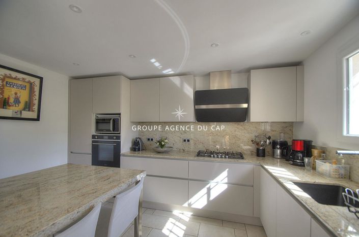 Image No.10-2 Bed House for sale