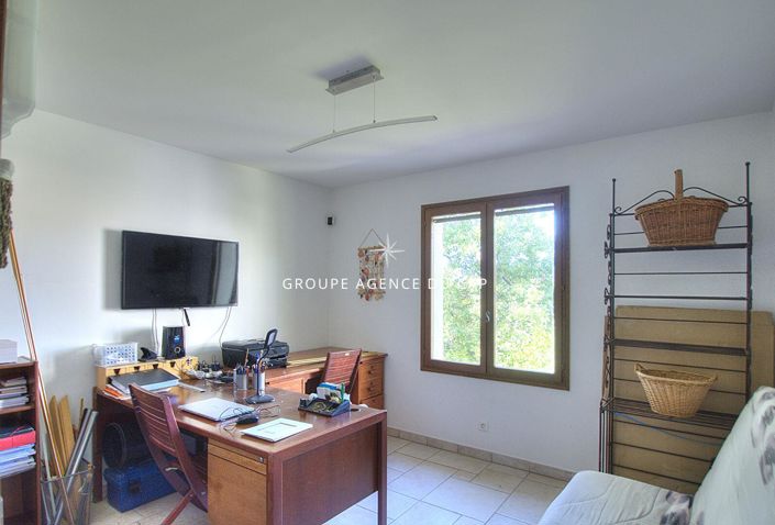 Image No.12-2 Bed House for sale