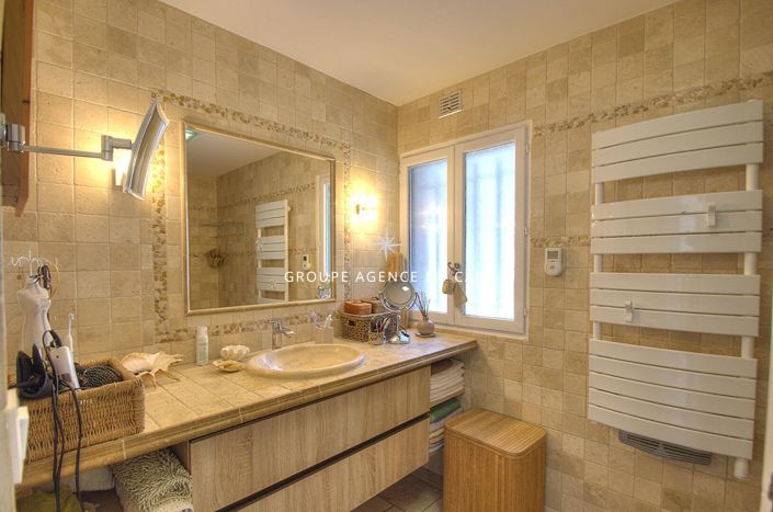 Image No.13-2 Bed House for sale