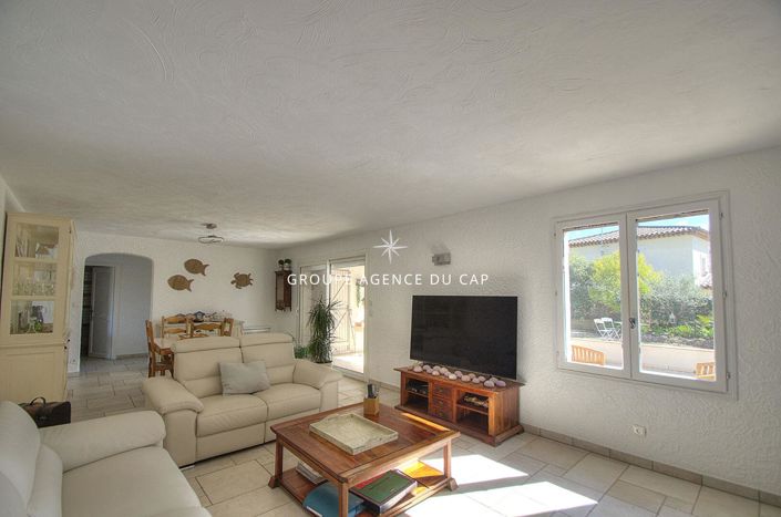 Image No.7-2 Bed House for sale